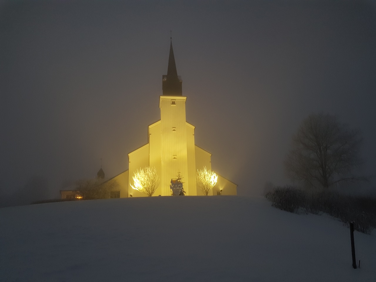 Veldre kirke.jpg