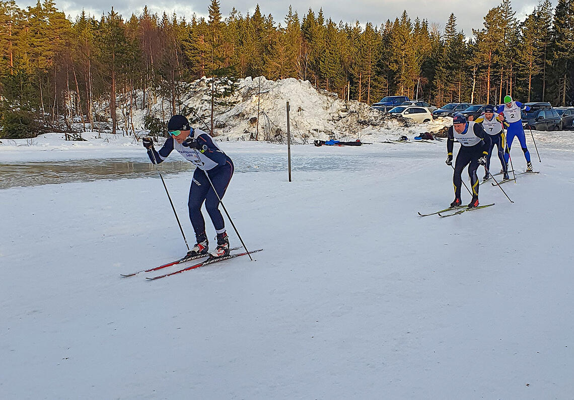Til tross for isete løyper stilte skiløperne opp i Sørlandsmesterskapet på ski på Øydneheia. Her ser vi Geir Brynhildsen i front. (Alle bilder: Sverre Larsen)