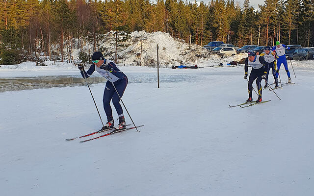 Til tross for isete løyper stilte skiløperne opp i Sørlandsmesterskapet på ski på Øydneheia. Her ser vi Geir Brynhildsen i front. (Alle bilder: Sverre Larsen)