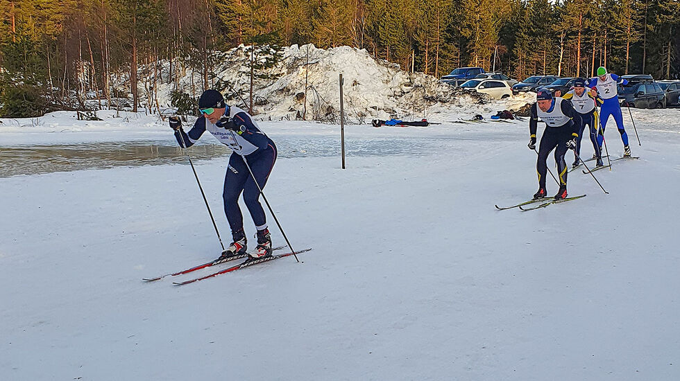 Til tross for isete løyper stilte skiløperne opp i Sørlandsmesterskapet på ski på Øydneheia. Her ser vi Geir Brynhildsen i front. (Alle bilder: Sverre Larsen)