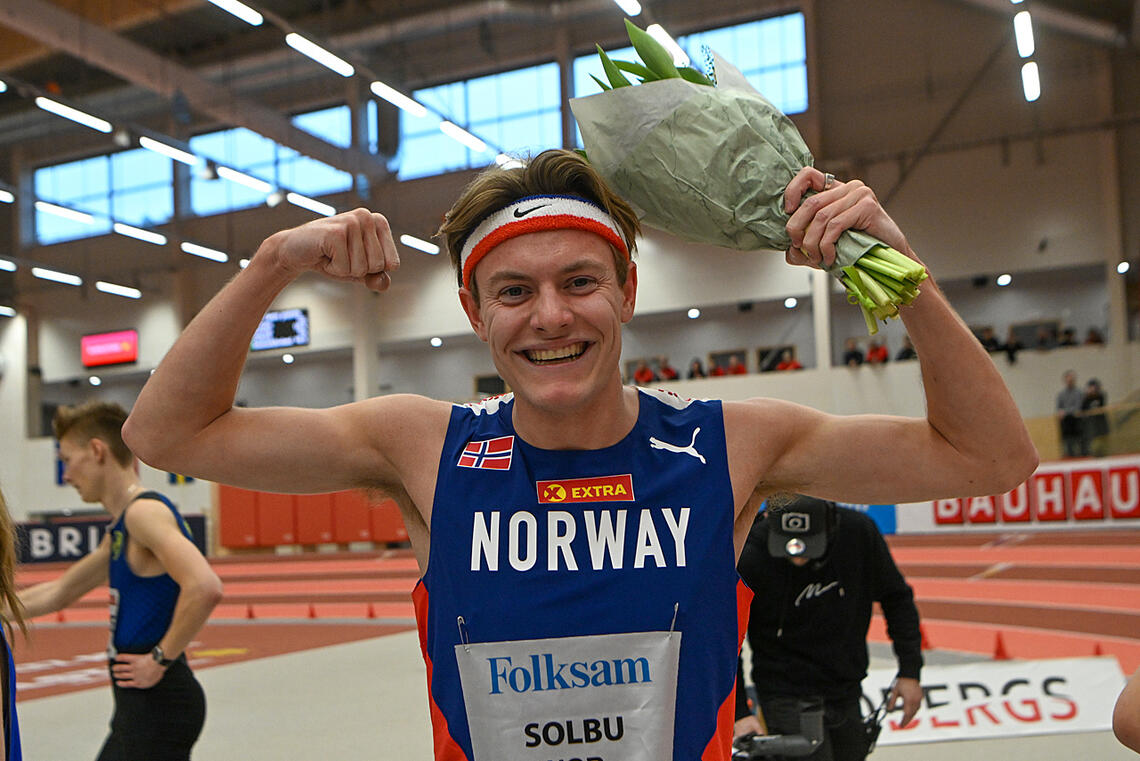 Ole Jakob Høsteland Solbu kan juble over seier og ny personlig bestetid på 800 meter. (Foto: Vestpress)