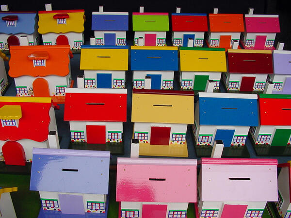 hus med ulike farger