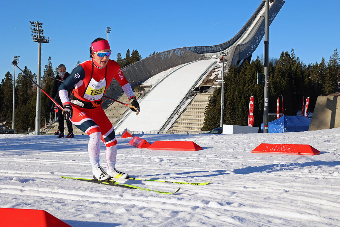 Marit Bjørgen på vei mot seier i Holmenkollmarsjen