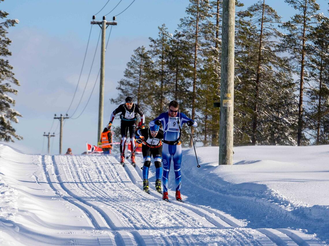 Det ble flotte forhold på Østby for Christoffer Hansen (9), Tony Bjørnbakken (45) og Sune Elmose (22) som staket inn på 7. - 9. plass på Østby. (Foto: Jonas Sjögren)