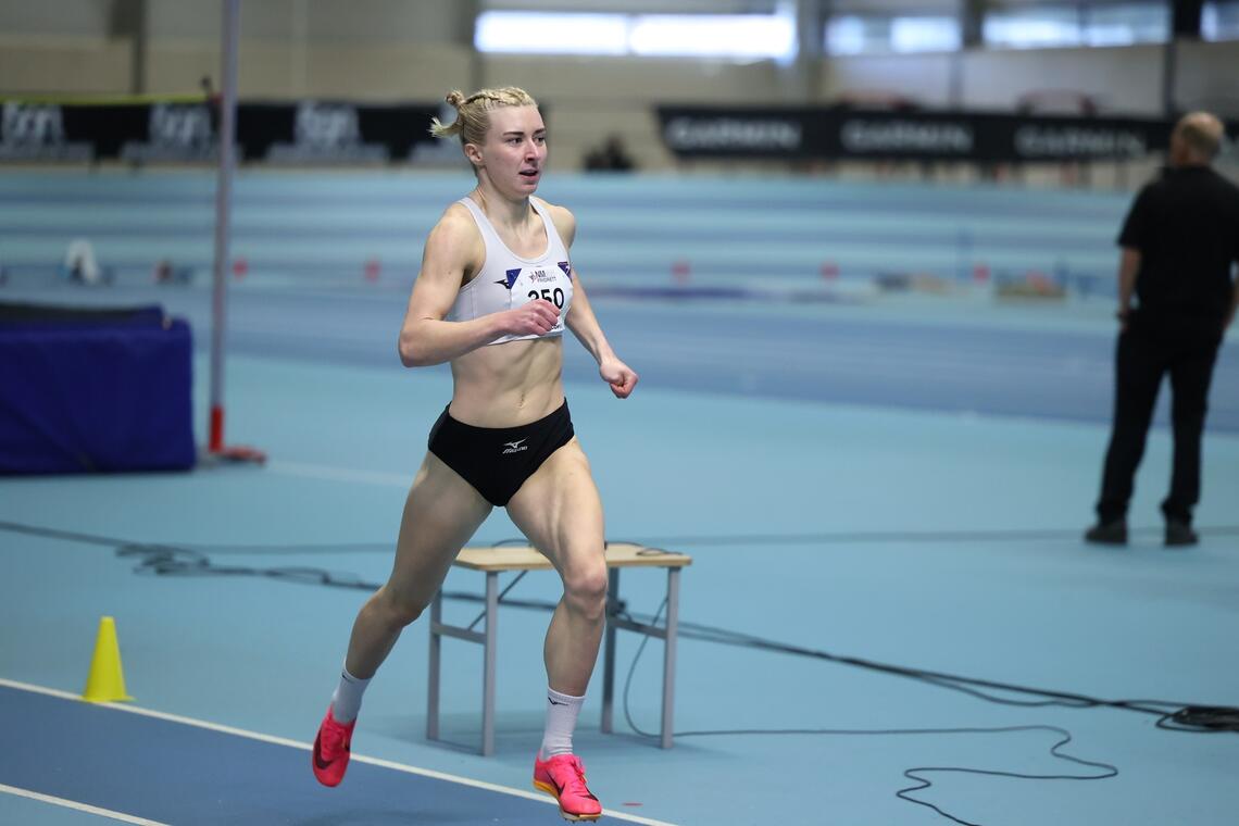 Malin Ingeborg Nyfors da hun vant 800 m under NM innendørs i Bærum i 2023. (Foto: Samuel Hafsahl)
