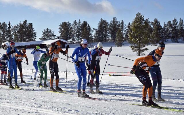 Furusjøen Rundt-Rennets 45 kilometer er i gang. (Foto: Furusjøen Rundt-Rennet)