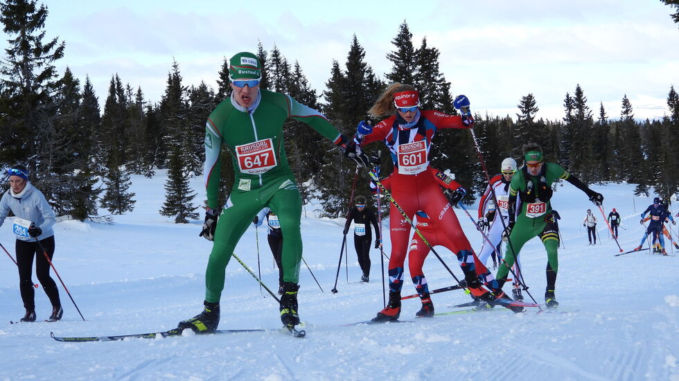 Årets doble juniorverdensmester Milla Grosberghaugen Andreassen fra Bækkelagets SK (601) hadde bare fem mannlige løpere foran seg på halvmaraton på Hafjell lørdag. (Foto: Stein Arne Negård)