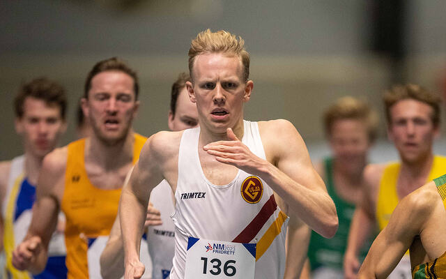 Johannes Teigland løper inn til en NM-tittel på 1500 meter. (Foto: Samuel Hafsahl)