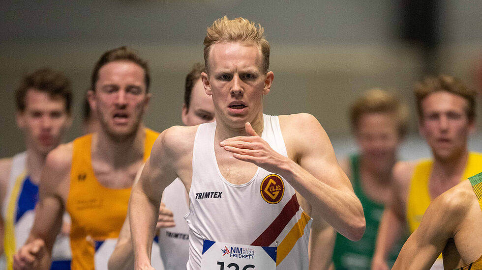 Johannes Teigland løper inn til en NM-tittel på 1500 meter. (Foto: Samuel Hafsahl)