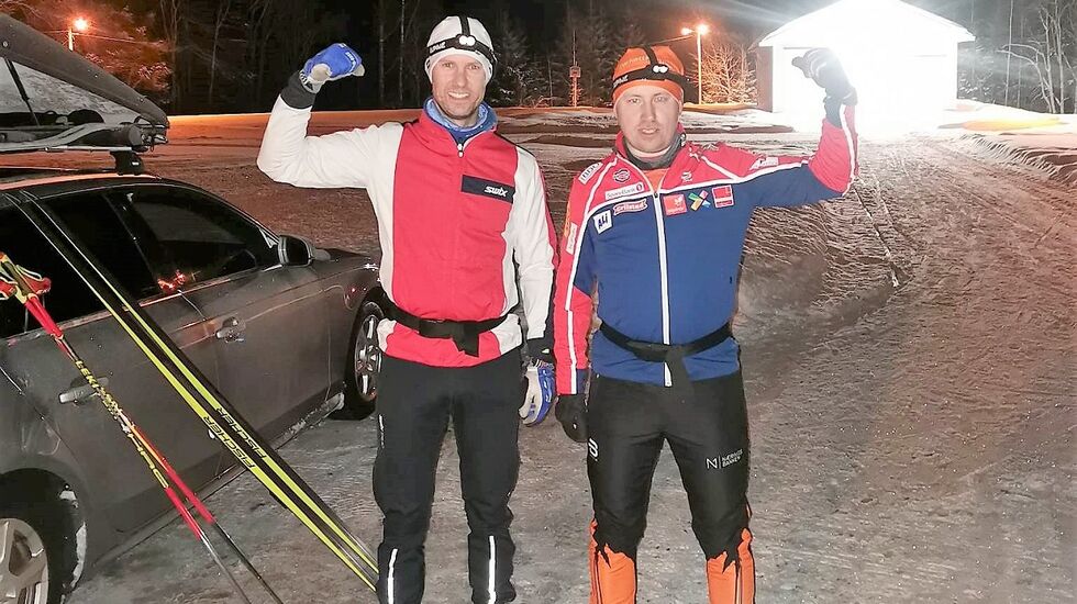Jørgen Stensløkken (til venstre) og Marius Osvold da de delte seieren i 2. etappen i Bergeberget. (Foto: Martin Sagen)