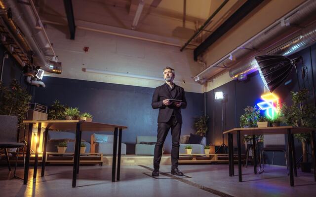 Eirik Norman forteller at det holder ikke å ha pålegg om at alle skal være på kontoret tre dager i uka eller ha pålagte allmøter.
