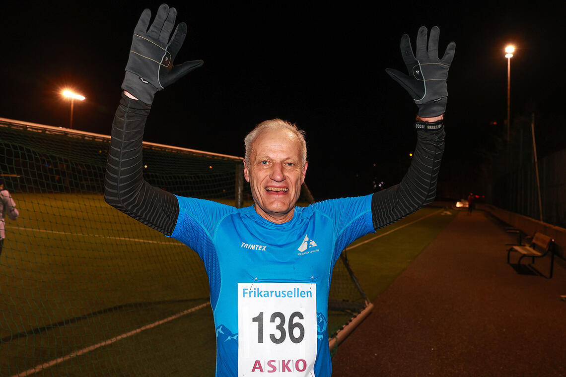 Ivar Andreas Sandø kan juble for en god start av sin første sesong i klasse M70-74: han har nå klasserekorden på 5 km. (Alle foto: Arne Dag Myking)