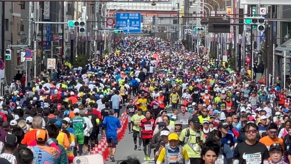 Starten på Tokyo Marathon er i sentrum av byen med mange sentrale hotell i nærheten. Vi hadde gåavstand til startområdet. Foto: Arrangør