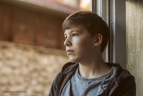 Trist gutt ser ut vinduet, Oleksandr Latkun