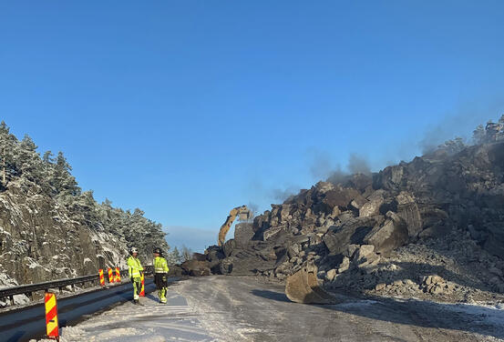 4500 lastebillass med stein er sprengt bort siden januar. Foto Statens vegvesen