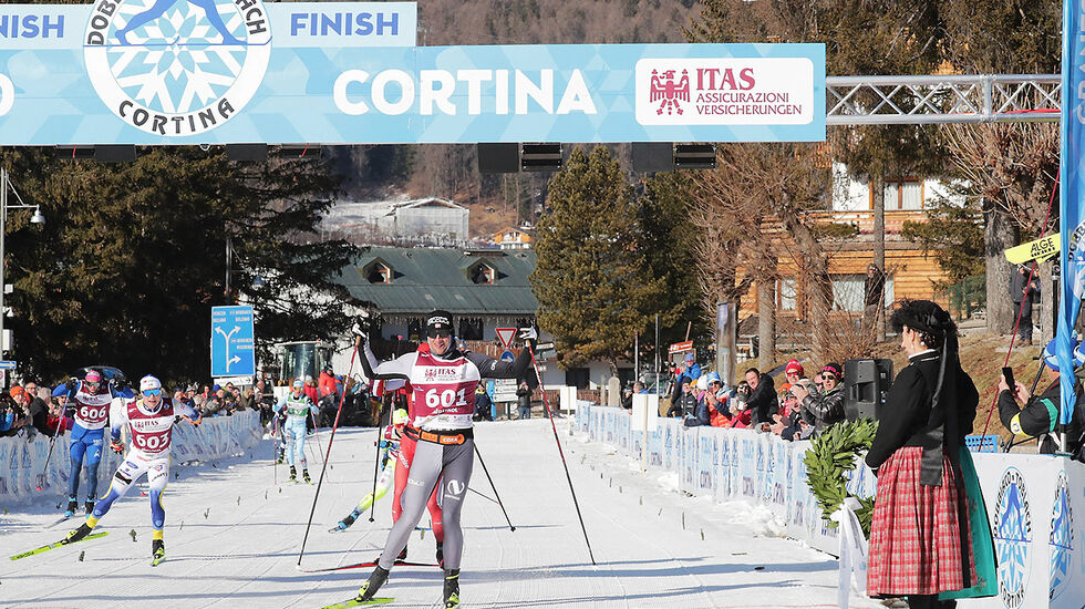 Enda ein gong kunne Petter Northug på leikent vis skli over mål som førstemann. (Foto: Dobbiaco - Cortina)