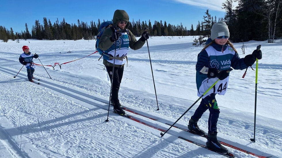 Litt ekstra trekkraft kan være greit for de minste skiløperne. (Foto: Anne Dyve)