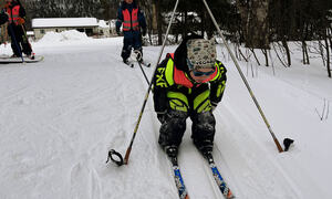 Barn som renner på ski