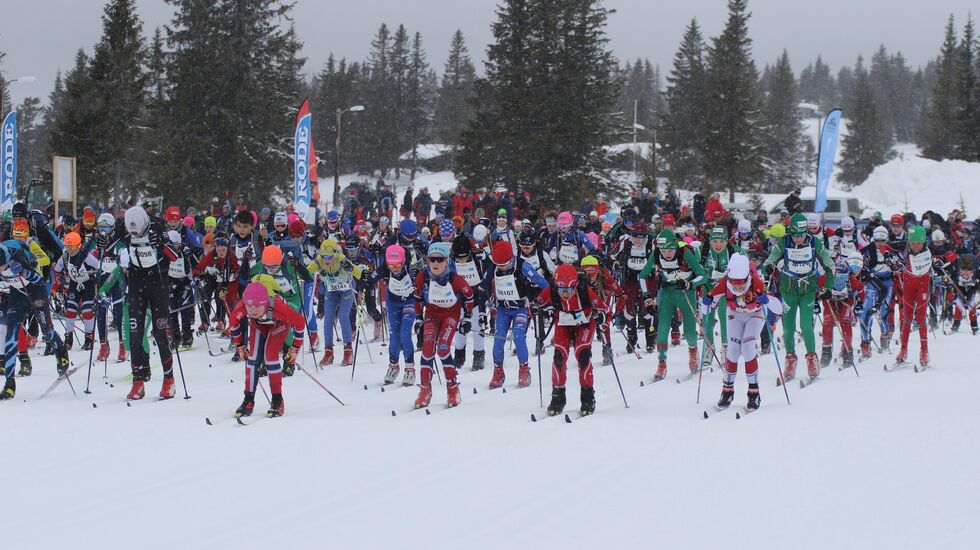 Fra fellesstarten for G12 med over 150 gutter i feltet. (Foto: Rolf Bakken)
