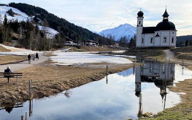 Det ble store utfordringer for arrangører og deltagere i veteran-VM i Seefeld denne uka. (Foto: Henning Aasen)