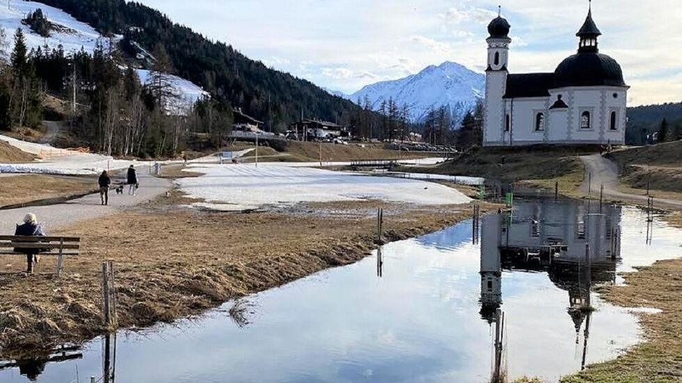 Det ble store utfordringer for arrangører og deltagere i veteran-VM i Seefeld denne uka. (Foto: Henning Aasen)