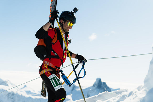 Kilian Jornet på Romsdalsstigen Via Ferrata. (Foto: Haakon Lundkvist)