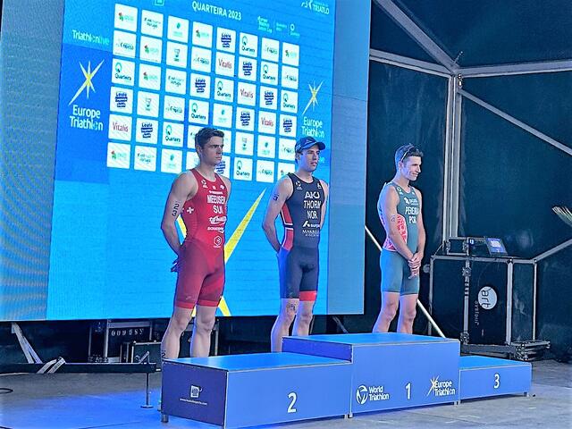 Seierspallen i Quarteira (fra v.): Fabian Meeusen, Vetle Bergsvik Thorn og Joao Pereira.(Foto: Henriette Mero)