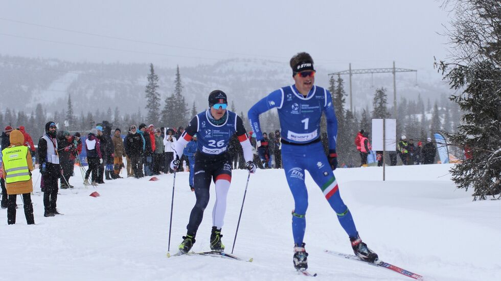 Casper Rønning tok et suverent NM-gull i lørdagens vintertriatlon på Heistadmoen utenfor Kongsberg. Her ligger han i ryggen til en italiensk deltaker under fjorårets VM på Skeikampen. (Foto: Arkivbilde, Rolf Bakken).