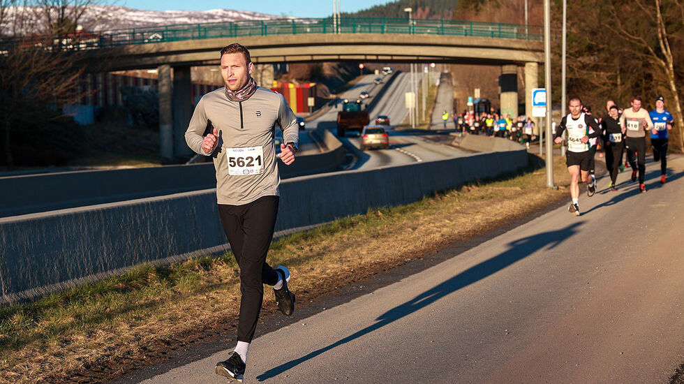 God uten ball: tidligere Brannspiller Runar Hove åpner sterkest, og ender til slutt på en andreplass på 10 km. (Alle foto: Arne Dag Myking)