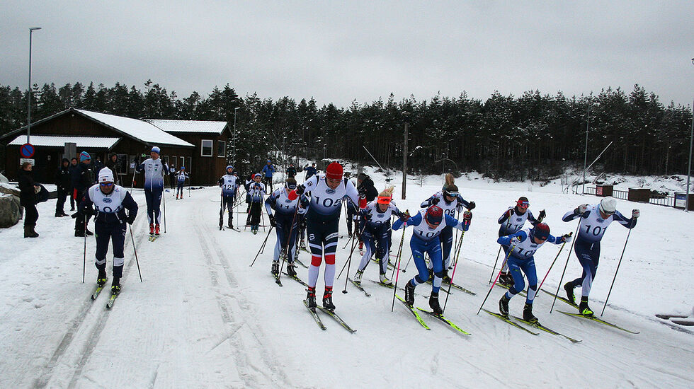 Fra fellesstarten på årets siste renn i Skikarusellen Sør. (Foto: Sverre Larsen)