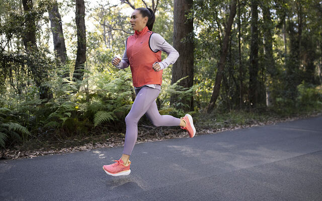 Löplabbet har testet 13 skomodeller for asfaltløping og gir deg råd om hva du bør velge når du skal ha nye løpesko. (Foto: Asics)