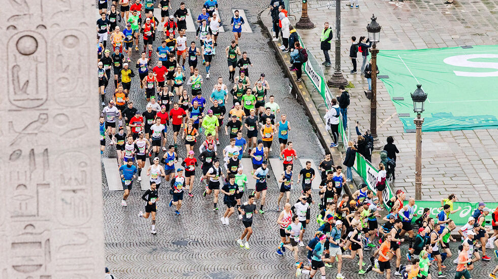 Hele 51 100 sprang sist søndag maraton gjennom Paris' gater. (Foto: arrangøren) 