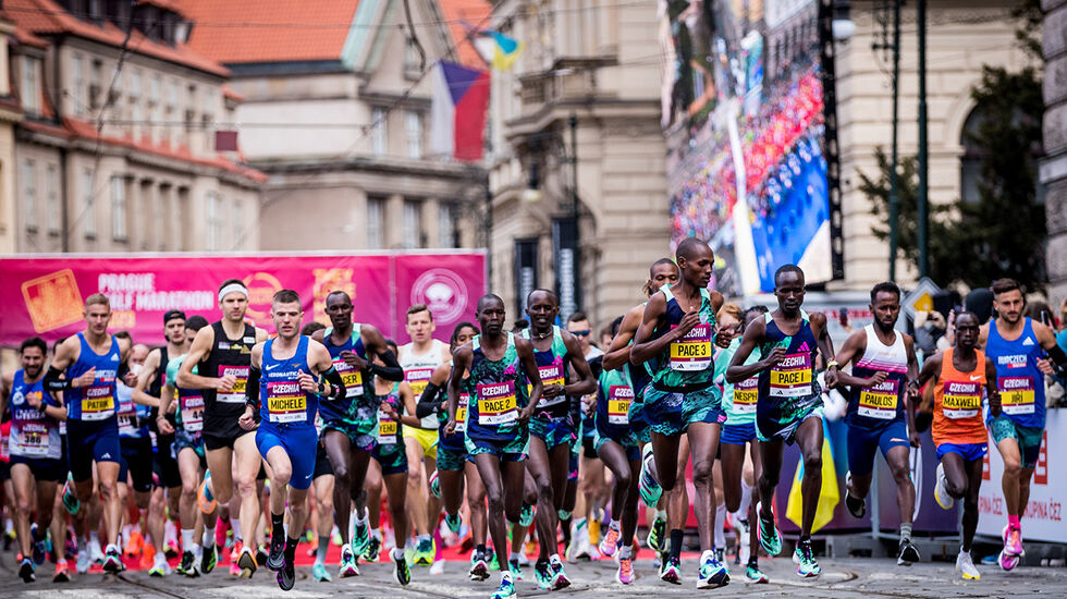 Praha Halvmaraton er blitt et populært løp for både eliteløpere og mosjonister. (Foto: RunCzech)