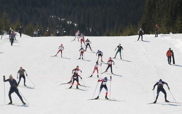 Fra starten for 13-åringene midt i Birkebeinerbakken, også kalt Monsterbakken, på Sjusjøen påskeaften. (Foto: Rolf Bakken)