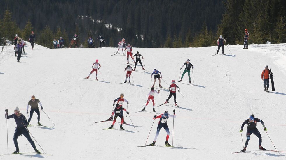 Fra starten for 13-åringene midt i Birkebeinerbakken, også kalt Monsterbakken, på Sjusjøen påskeaften. (Foto: Rolf Bakken)