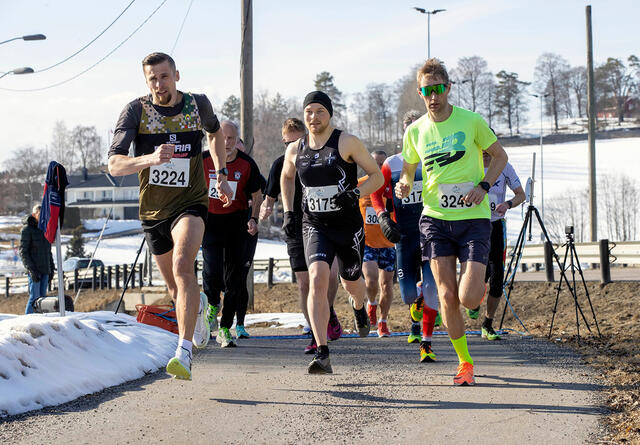 Starten har nettopp gått for det første Perseløpet i 2023. (Foto: Bjørn Hytjanstorp)