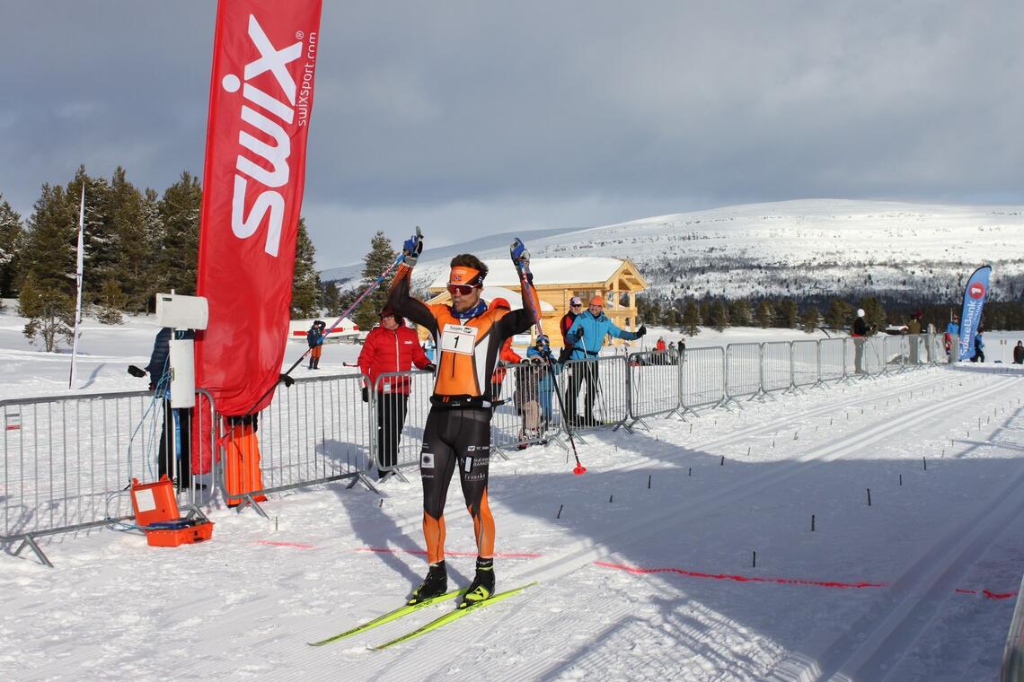 Haakon Holden da han staket inn til seier i Fuusjøen Rundt-rennet i februar. (Foto fra Furusjøen Rundts facebookside)