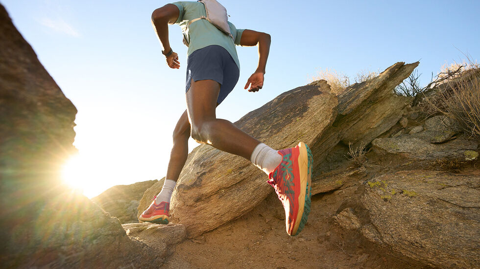 Hoka Tecton X 2 skal være en kvikk og lett terrengsko med karbonplater i mellomsålen. (Alle foto: Hoka)