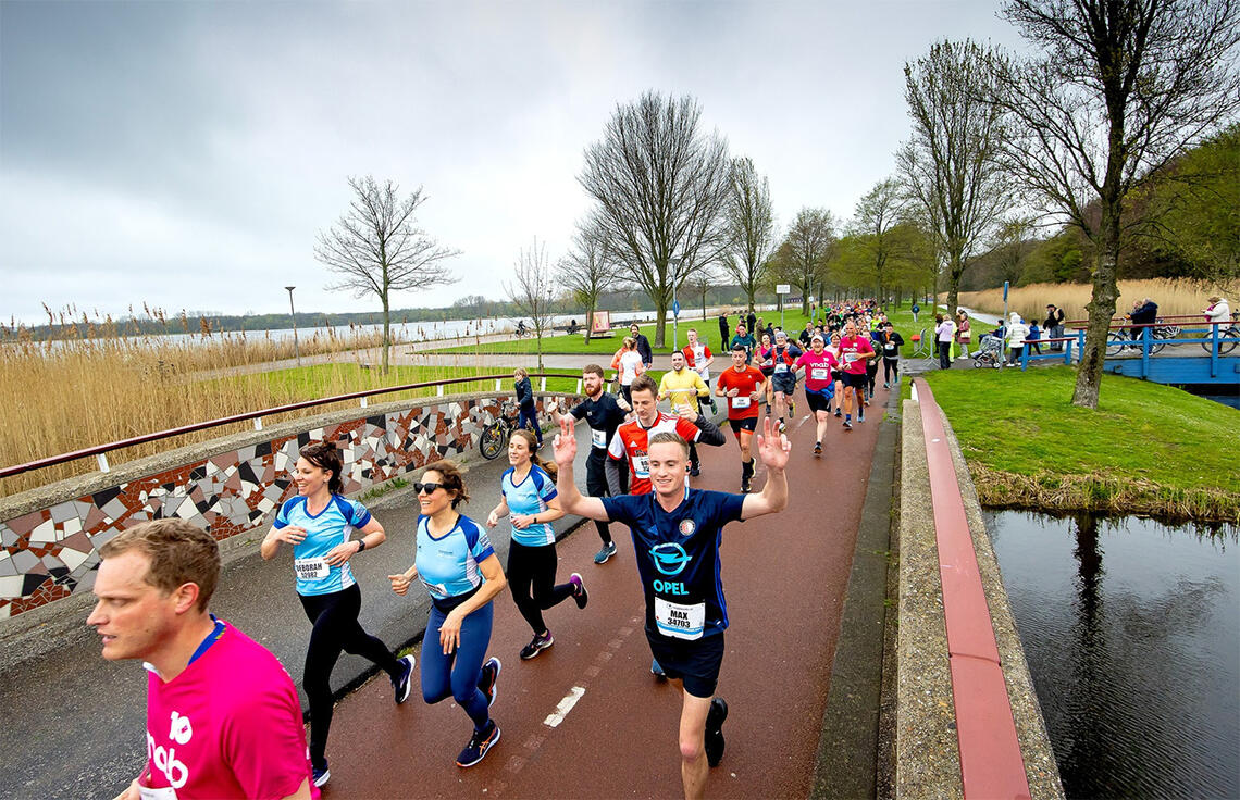 Rotterdam Marathon er en storbymaraton, men deler av løypa går likevel i nokså landlige omgivelser. (Foto: arrangøren)