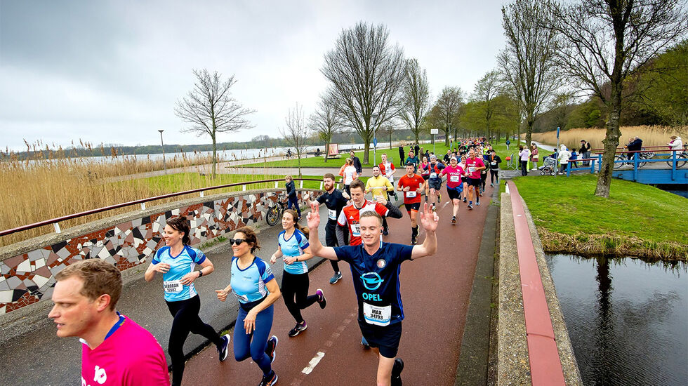 Rotterdam Marathon er en storbymaraton, men deler av løypa går likevel i nokså landlige omgivelser. (Foto: arrangøren)