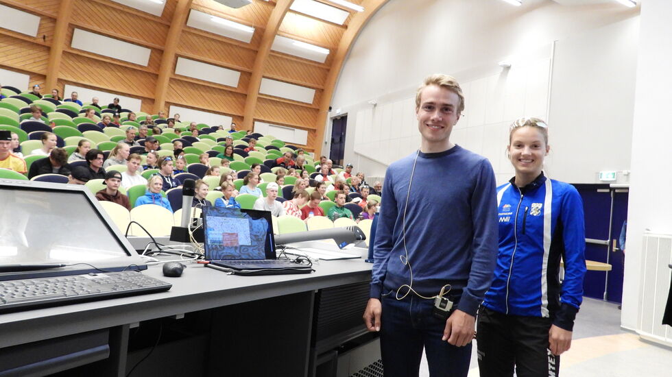Kasper Fosser holdt foredag her sammen med Simona Aebersold. (Foto: Stein Arne Negård)