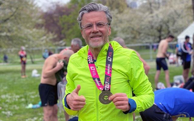 London Maraton 2023 gjennomført og medalje rundt halsen. Første steg på vei mot Chicago Marathon er tatt! (Foto: Privat)