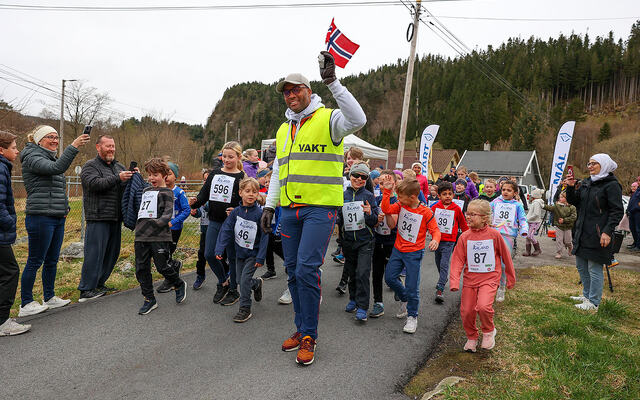 Her går den kontrollerte starten av barneløpet på 600 meter. (Alle foto: Arne Dag Myking)