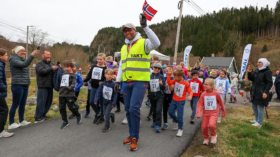 Her går den kontrollerte starten av barneløpet på 600 meter. (Alle foto: Arne Dag Myking)