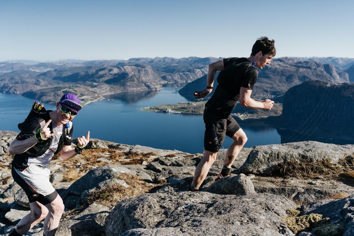 Finn Isaksen (t.v) og Askild Vatnbakk Larsen (t.h.) ble nummer 1 og 2 på 50 miles. (Foto: Keith Parsons)