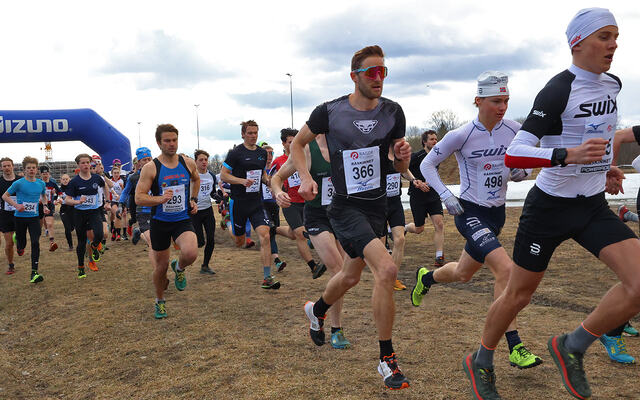 Starten har akkurat gått for pulje 1. Dagens vinner med startnummer 366, Ånung Viken. (Foto: Tom-Arild Hansen)
