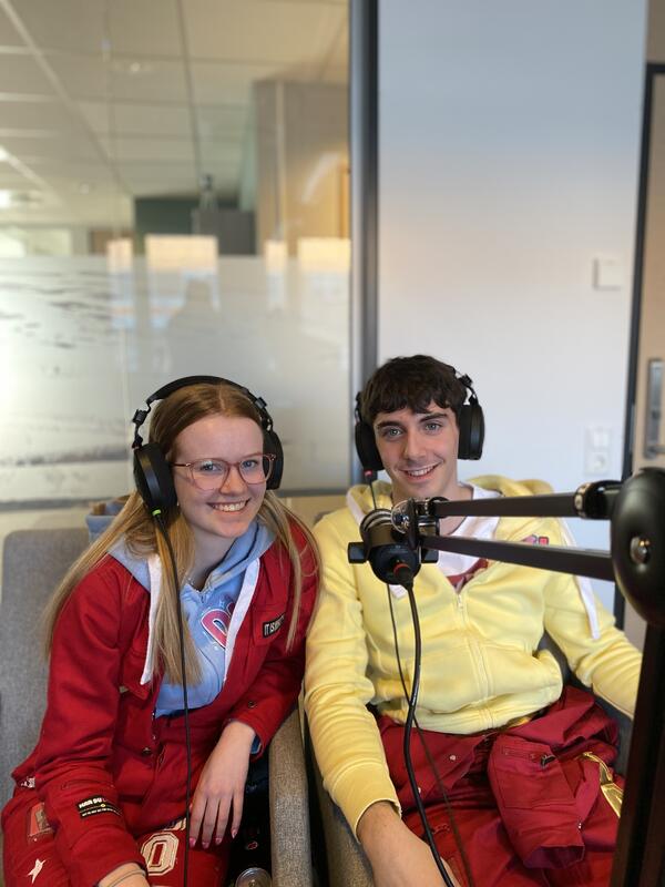 Thea og Gustavo under innspilling av episode tre