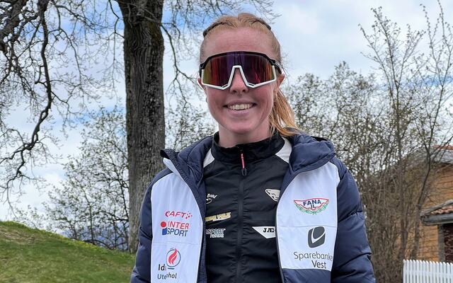 Eli Anne Dvergsdal etter løpet i Balestrand mandag. (Arrangørfoto)