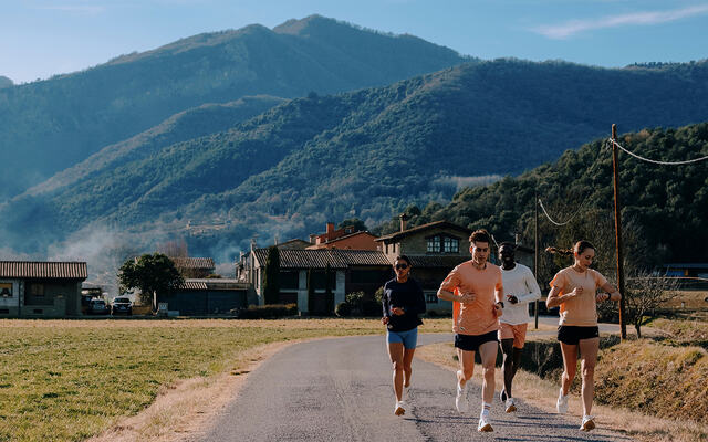 Amerikanske Tracksmith har spesialisert seg på å produsere retroinspirert løpeutstyr. (Foto: Tracksmith)