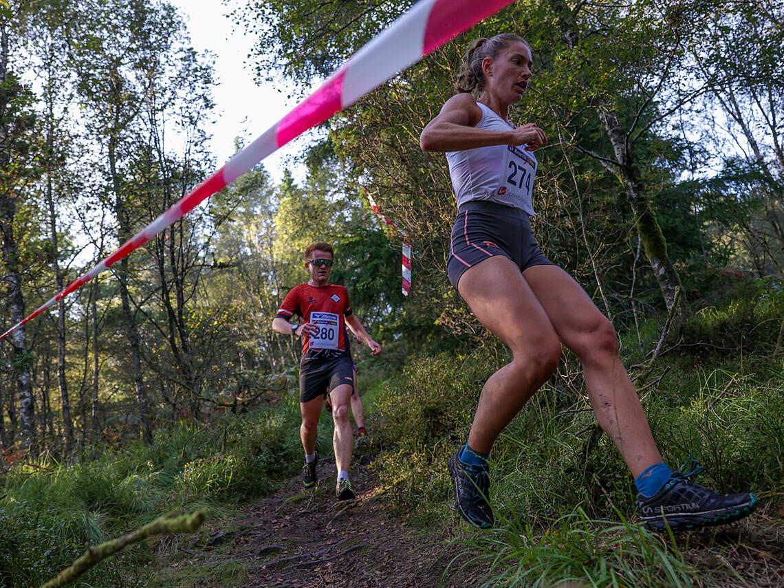 Fra fjorårets KnarvikXtreme: Rebekka Birkeland løper inn til andreplassen i langløypen på 11 km. (Foto: Arne Dag Myking)